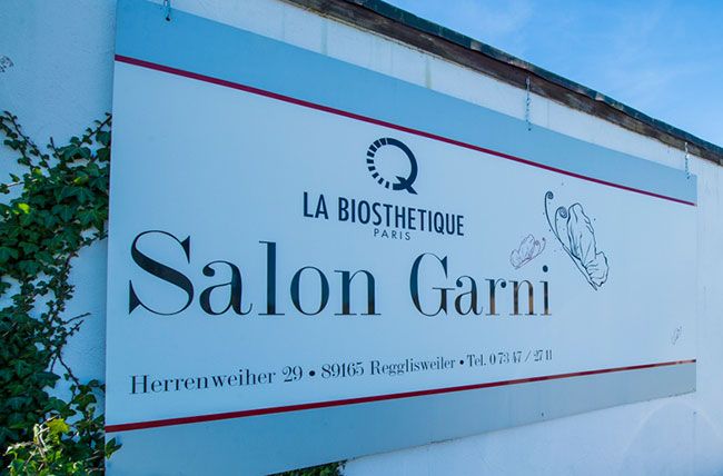 Salon Garni Schild